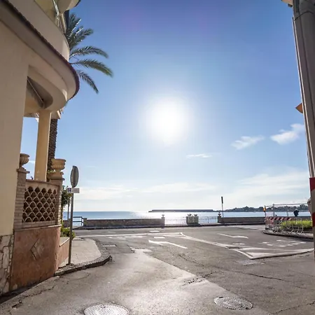 Frontemare Da Anna * גיארדיני נאקסוס